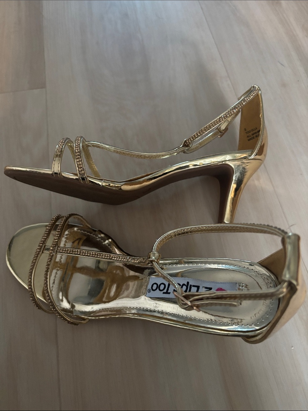 2 Lips Too Metallic Gold Too Ella T-Strap low heel  Sandal like New! Beautiful - Picture 8 of 16